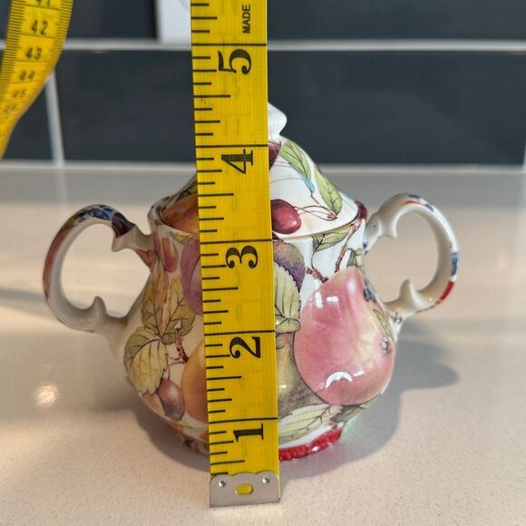 Vintage English Cottage Crownford Giftware Tea Set, Creamer, Covered Sugar Bowl - Picture 10 of 11